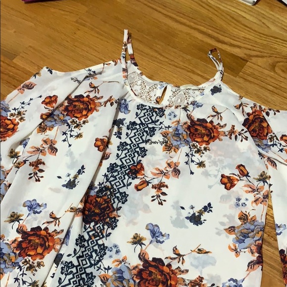 Floral cold shoulder blouse - Picture 1 of 3